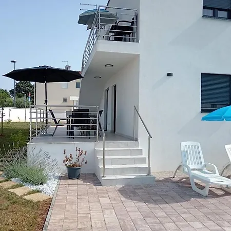 With Swimming Pool Murine, - 27509 *